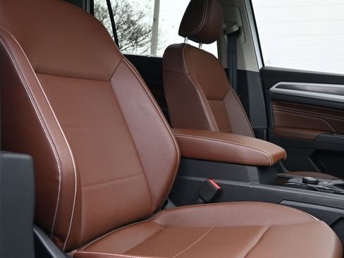 Used 2023 Volkswagen Atlas SEL R-Line image 33