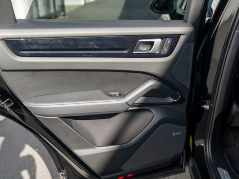 Used 2022 Porsche Cayenne image 26