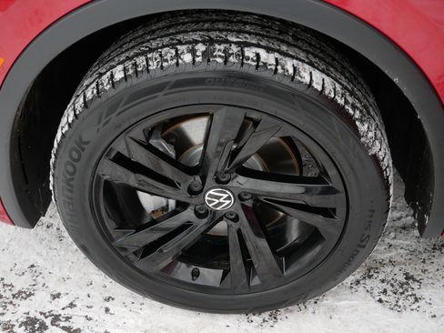 Certified 2024 Volkswagen Tiguan SE R-Line image 15