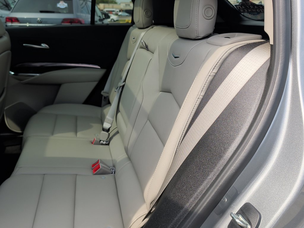 Used 2023 Cadillac XT4 Luxury w/ Cold Weather Package FWD image 14