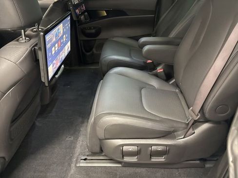 Used 2025 Kia Carnival SX Prestige FWD image 9