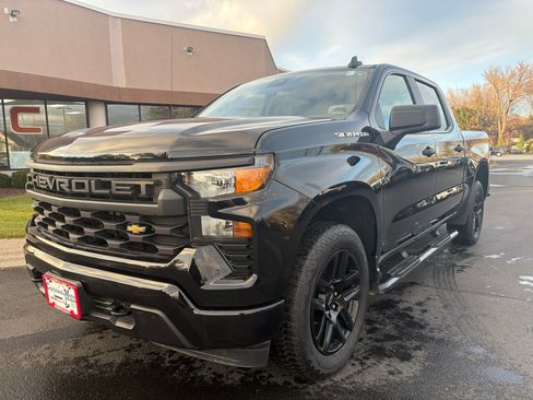 Used 2022 Chevrolet Silverado 1500 Custom image 1