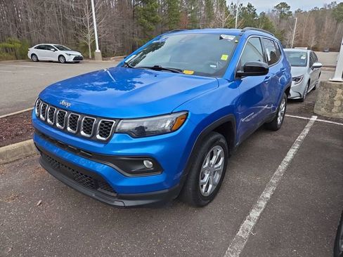 Used 2024 Jeep Compass Latitude image 6