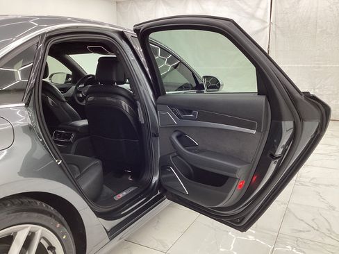 Used 2013 Audi S8 image 23