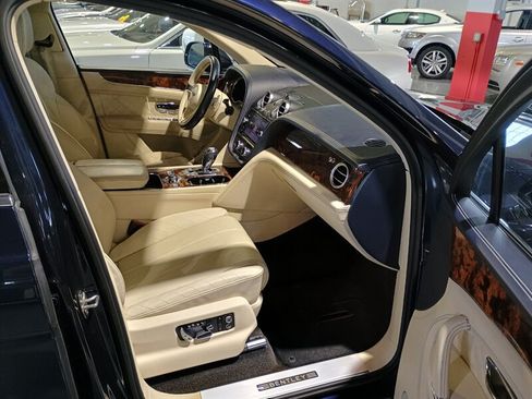 Used 2017 Bentley Bentayga AWD/4WD image 33