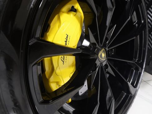 Used 2021 Lamborghini Urus image 22