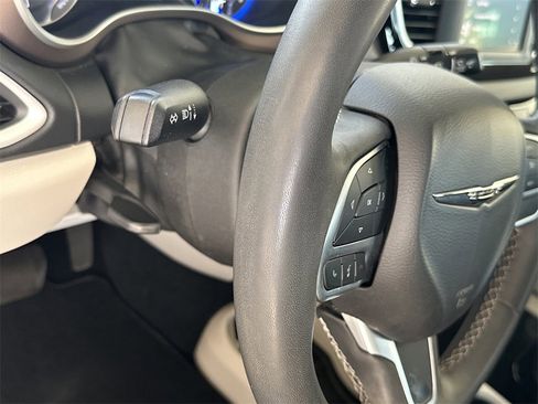 Used 2022 Chrysler Voyager LX image 20