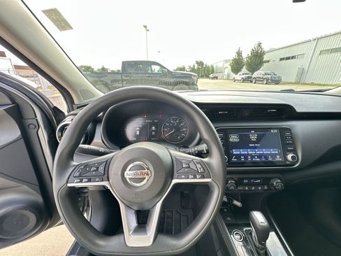Used 2021 Nissan Kicks SV FWD image 11