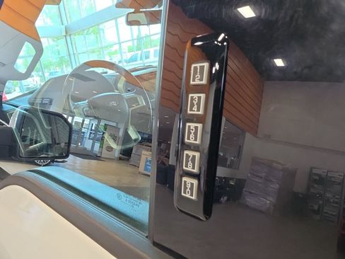 Used 2019 Ford F150 Lariat AWD/4WD image 13