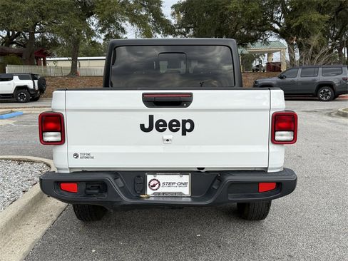 Used 2024 Jeep Gladiator Sport image 6