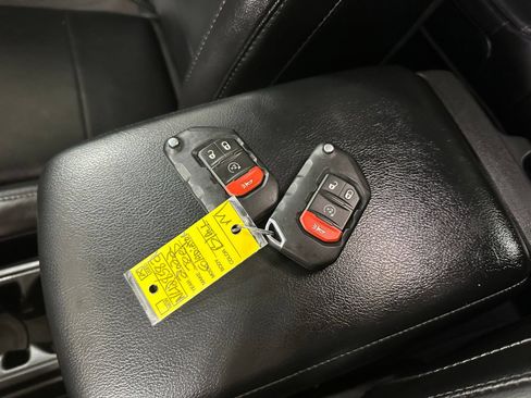 Used 2022 Jeep Gladiator Sport AWD/4WD image 35