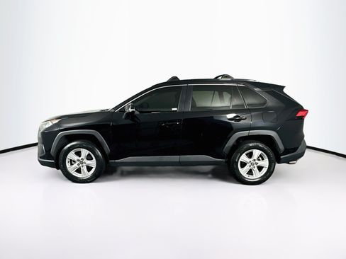 Used 2021 Toyota RAV4 XLE w/ Convenience Package FWD image 4