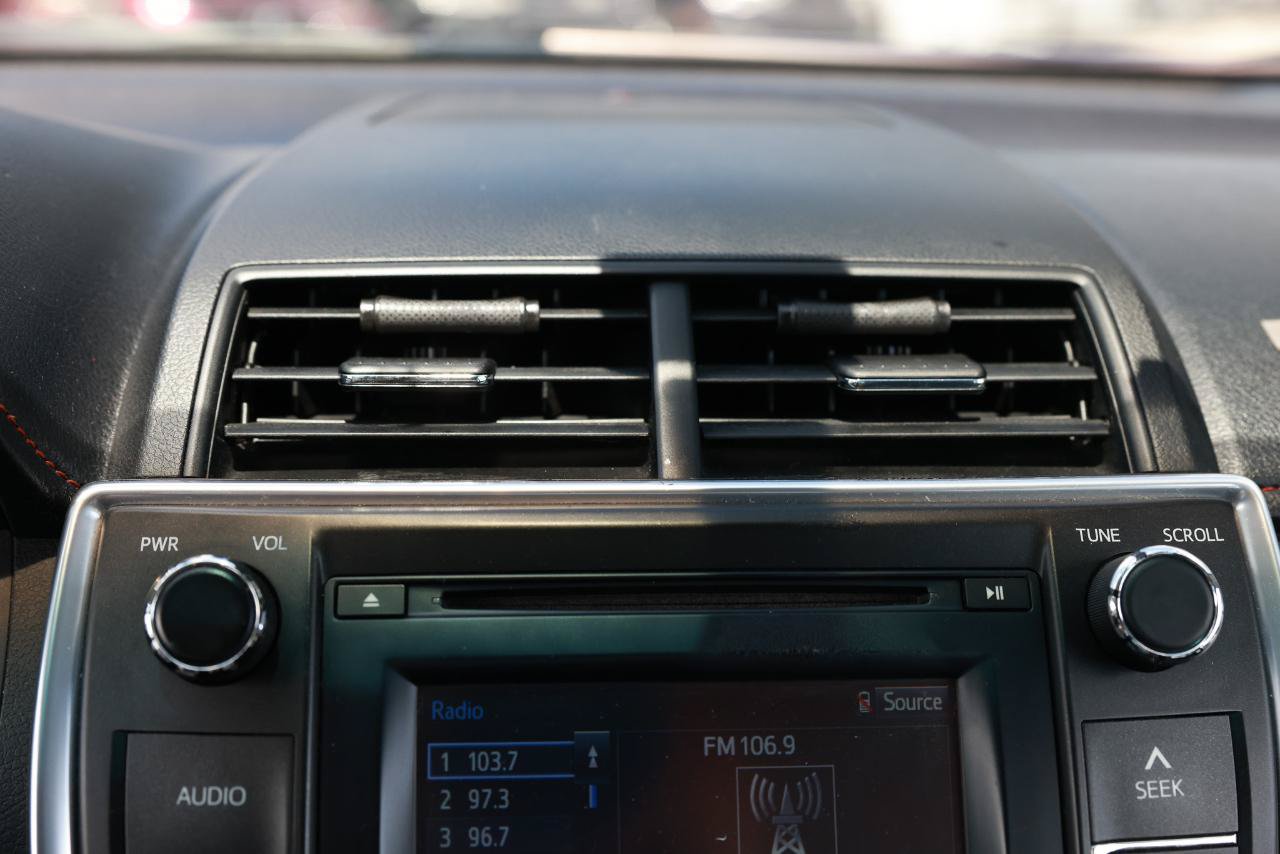 Used 2015 Toyota Camry SE FWD image 34
