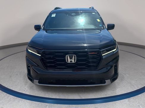 Used 2024 Honda Pilot TrailSport image 2