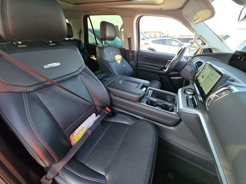 Used 2025 Ford Expedition Platinum AWD/4WD image 16