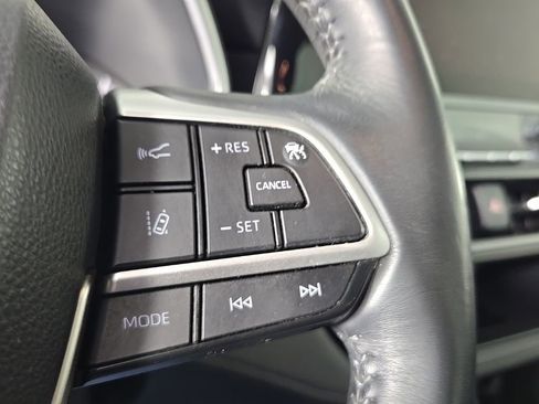 Used 2023 Toyota Highlander XLE image 35