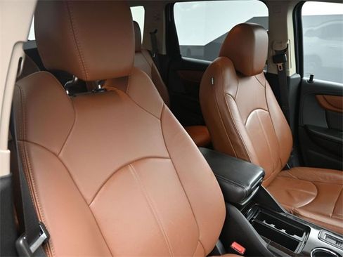 Used 2017 Chevrolet Traverse LT image 41