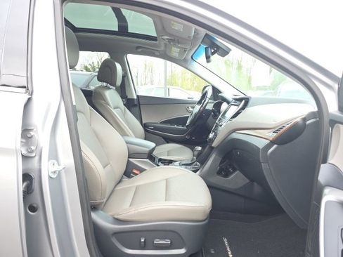 Used 2017 Hyundai Santa Fe SE image 23