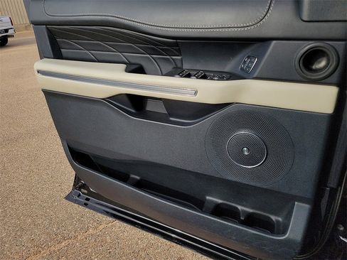 Used 2020 Ford Expedition Max Platinum image 18