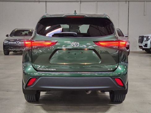 Used 2023 Toyota Highlander XLE FWD image 10