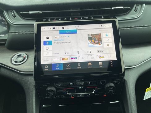 New 2025 Jeep Grand Cherokee Limited w/ Luxury Tech Group II image 15