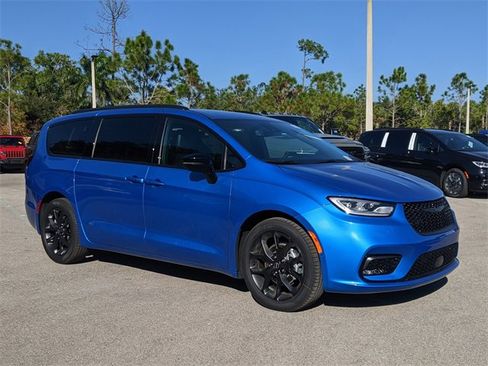 New 2026 Chrysler Pacifica Select w/ S Appearance Package image 2