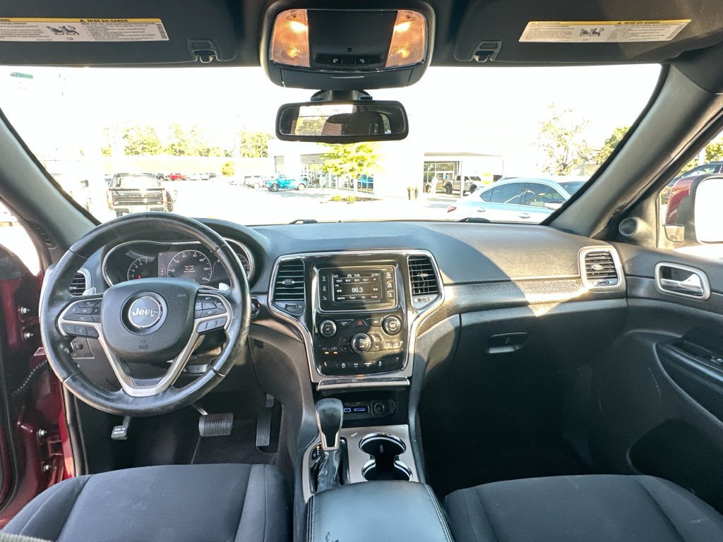 Used 2016 Jeep Grand Cherokee Laredo RWD image 3