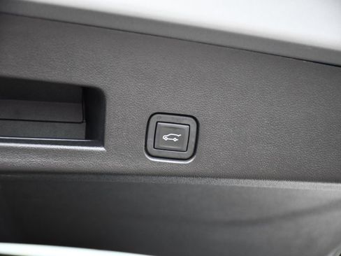 Used 2024 GMC Acadia Denali w/ Super Cruise Package image 33