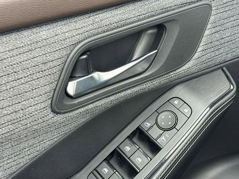 Certified 2023 Nissan Rogue SV FWD image 25