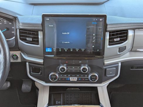 Used 2023 Ford Expedition Max XLT image 19