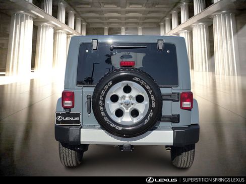 Used 2015 Jeep Wrangler Unlimited Sahara w/ Dual Top Group AWD/4WD image 5