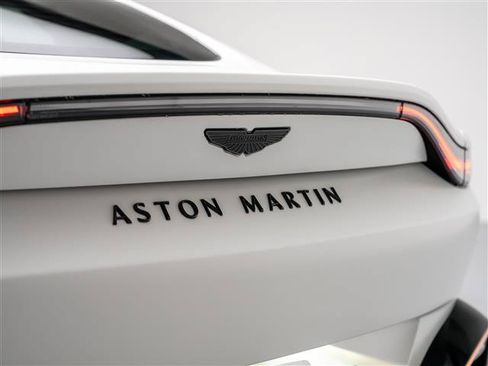 Used 2025 Aston Martin V8 Vantage Coupe RWD image 34
