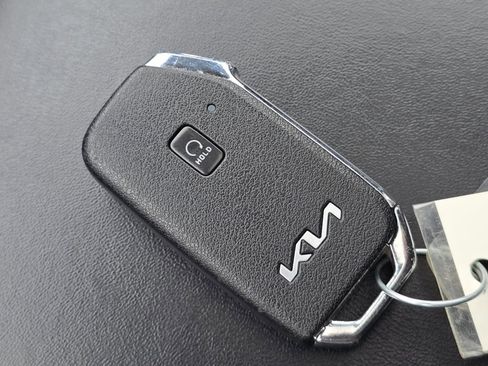 Used 2022 Kia Telluride SX w/ SX Prestige Package image 32