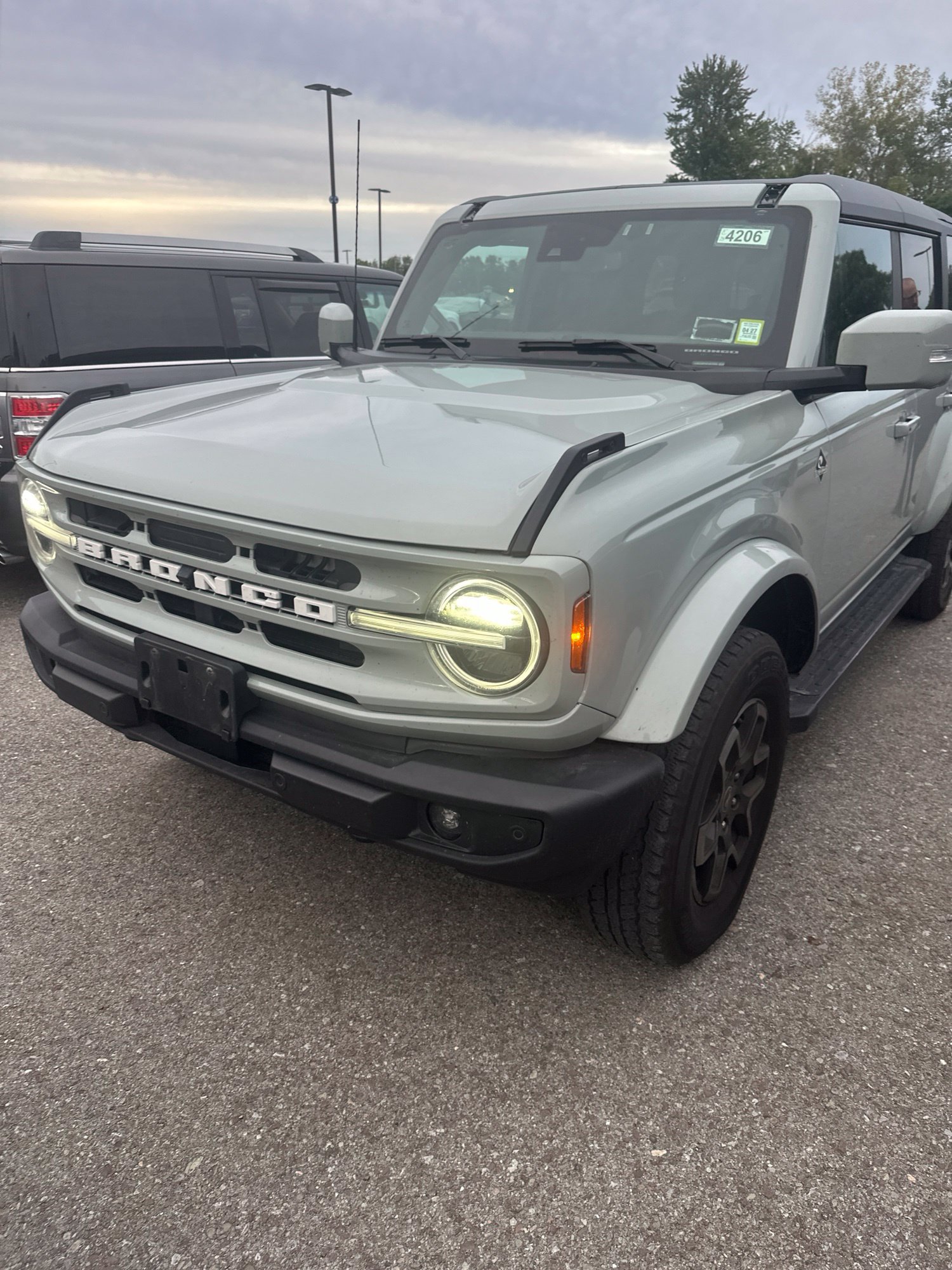 Used 2023 Ford Bronco Outer Banks AWD/4WD image 9