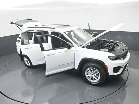 Used 2025 Jeep Grand Cherokee Laredo X RWD image 65