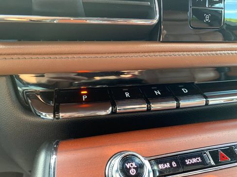 Used 2022 Lincoln Aviator Reserve w/ Equipment Group 201A AWD/4WD image 24