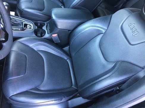 Used 2023 Jeep Cherokee Altitude Lux image 16