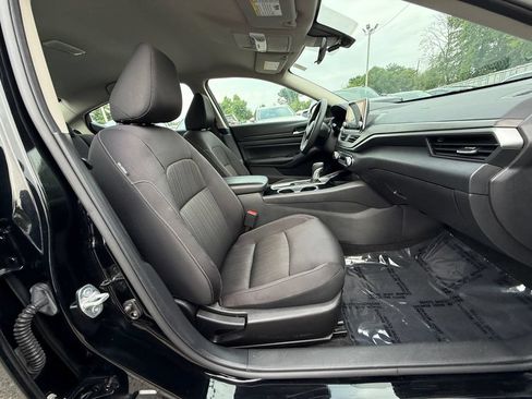 Used 2024 Nissan Altima 2.5 SV FWD image 24