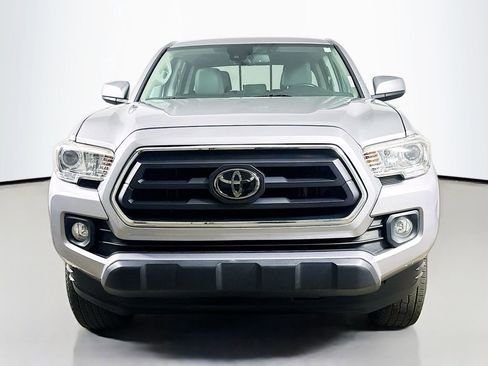 Used 2021 Toyota Tacoma SR5 AWD/4WD image 2