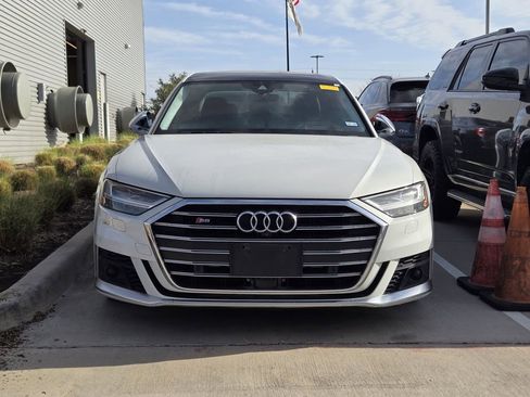 Used 2020 Audi S8 L w/ S8 Executive Package image 4