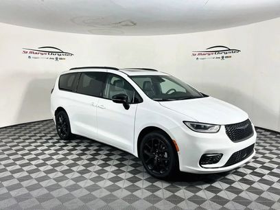 Used 2025 Chrysler Pacifica Limited