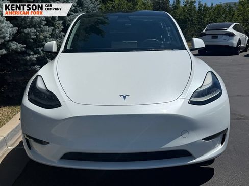 Used 2023 Tesla Model Y Long Range AWD/4WD image 2