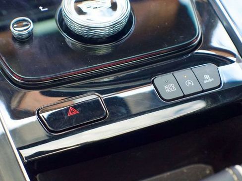 Used 2025 Cadillac Escalade Premium Luxury AWD/4WD image 31