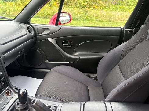 Used 2002 MAZDA MX-5 Miata RWD image 16