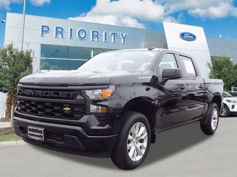 Used 2024 Chevrolet Silverado 1500 Custom image 1