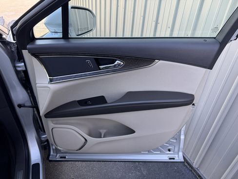 Used 2019 Lincoln Nautilus Select image 28