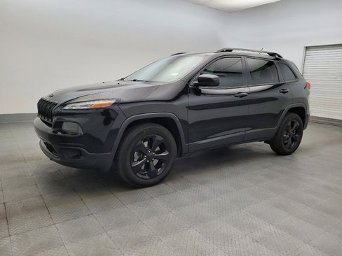 Used 2018 Jeep Cherokee Latitude w/ Altitude Package image 2