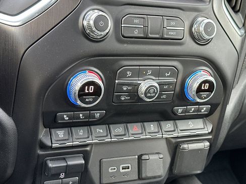 Used 2022 GMC Sierra 2500 AT4 w/ AT4 Premium Plus Package AWD/4WD image 24