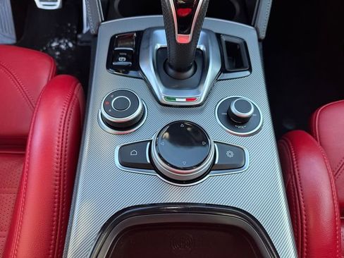 Used 2024 Alfa Romeo Stelvio Veloce image 38