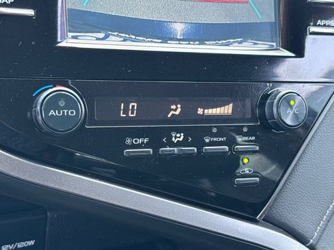 Used 2019 Toyota Camry SE FWD image 31